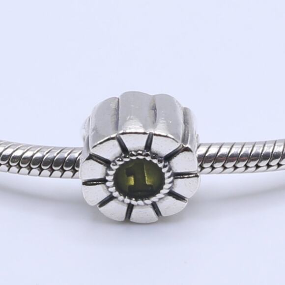 Authentic PANDORA Golden First Place Ribbon Charm - Picture 9 of 13